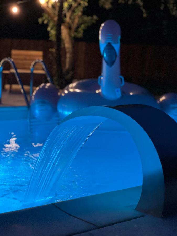 Horace Guesthouse Pool & Hot Tub & Bikes & River Dejani 外观 照片