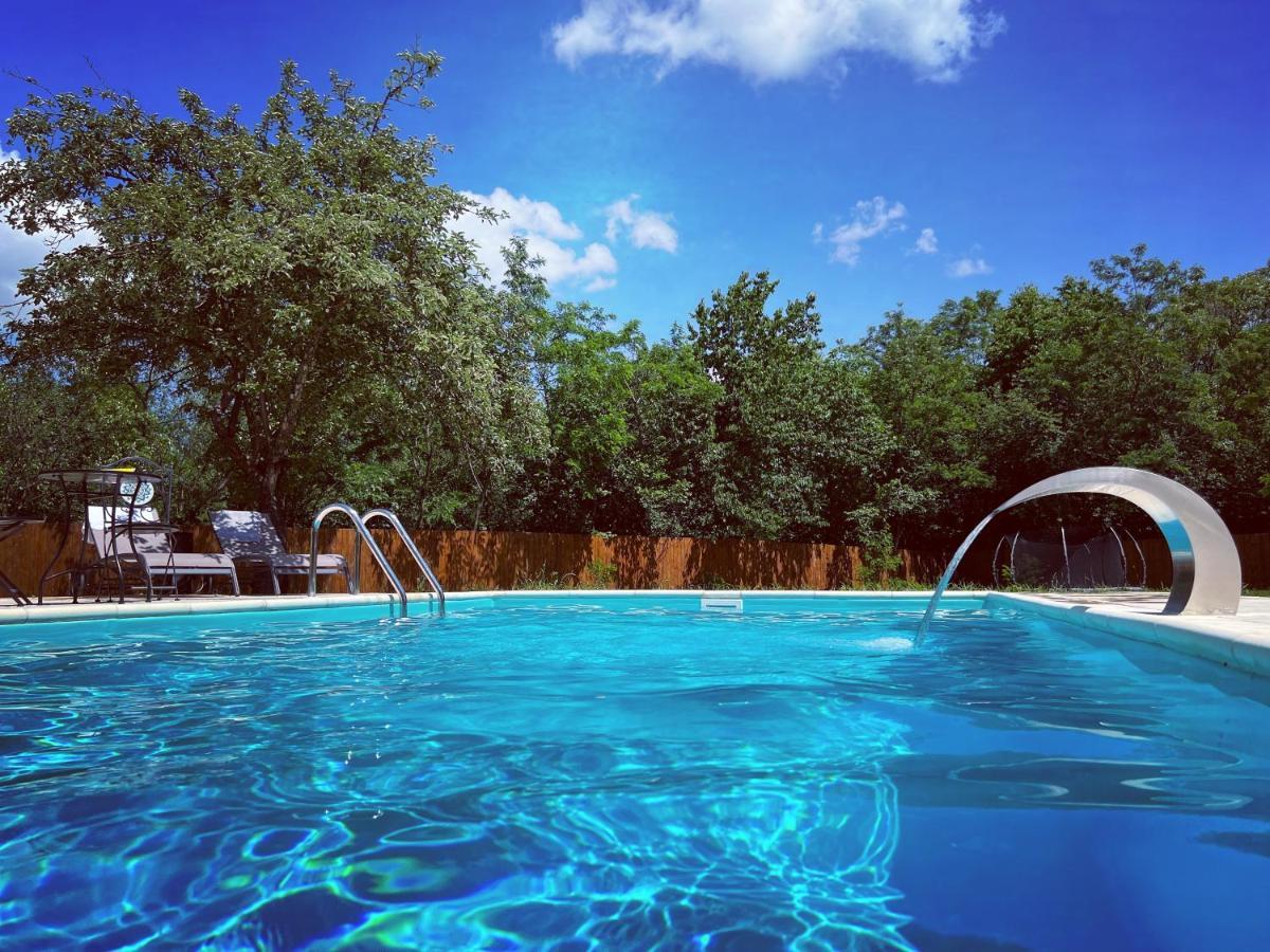Horace Guesthouse Pool & Hot Tub & Bikes & River Dejani 外观 照片