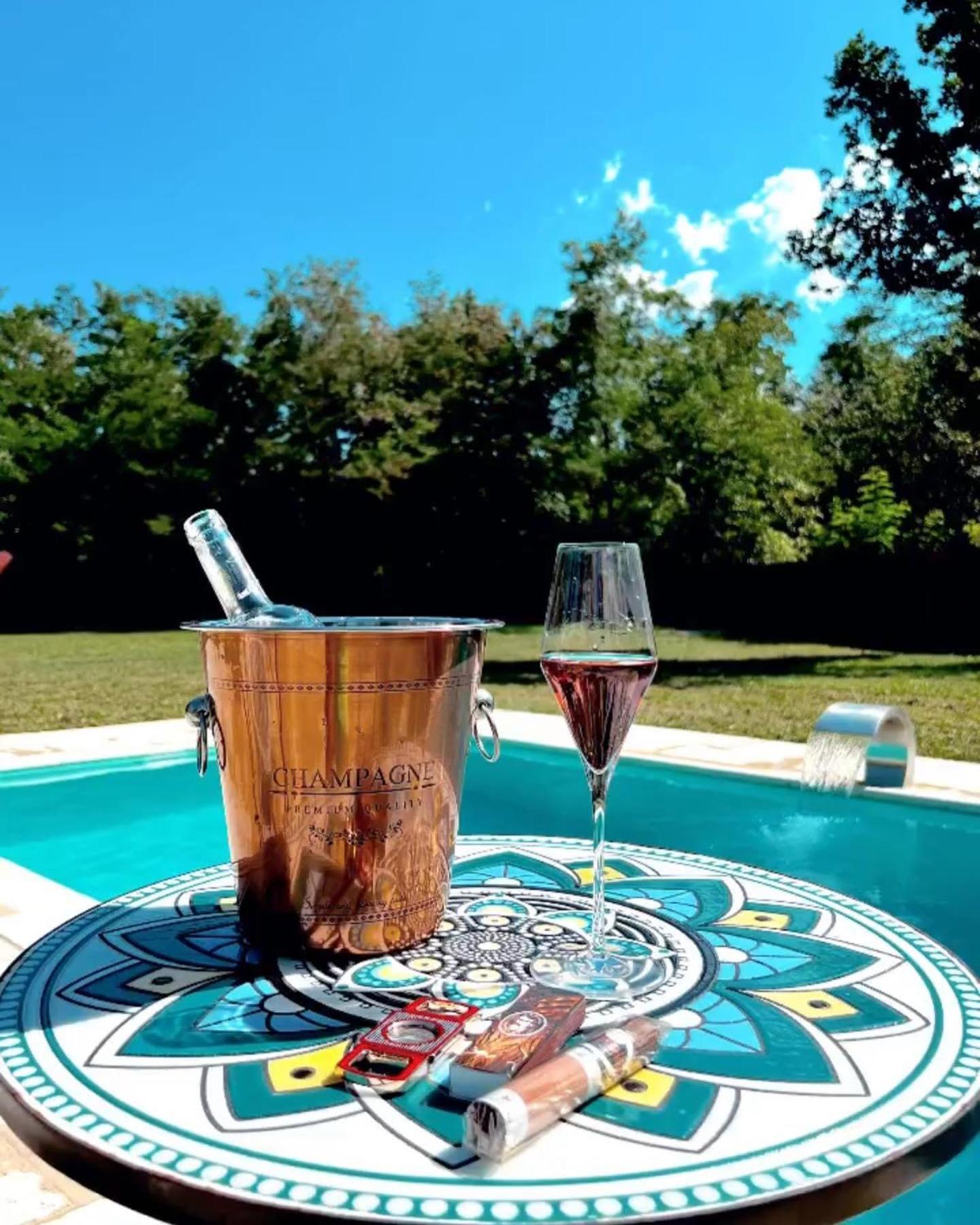 Horace Guesthouse Pool & Hot Tub & Bikes & River Dejani 外观 照片