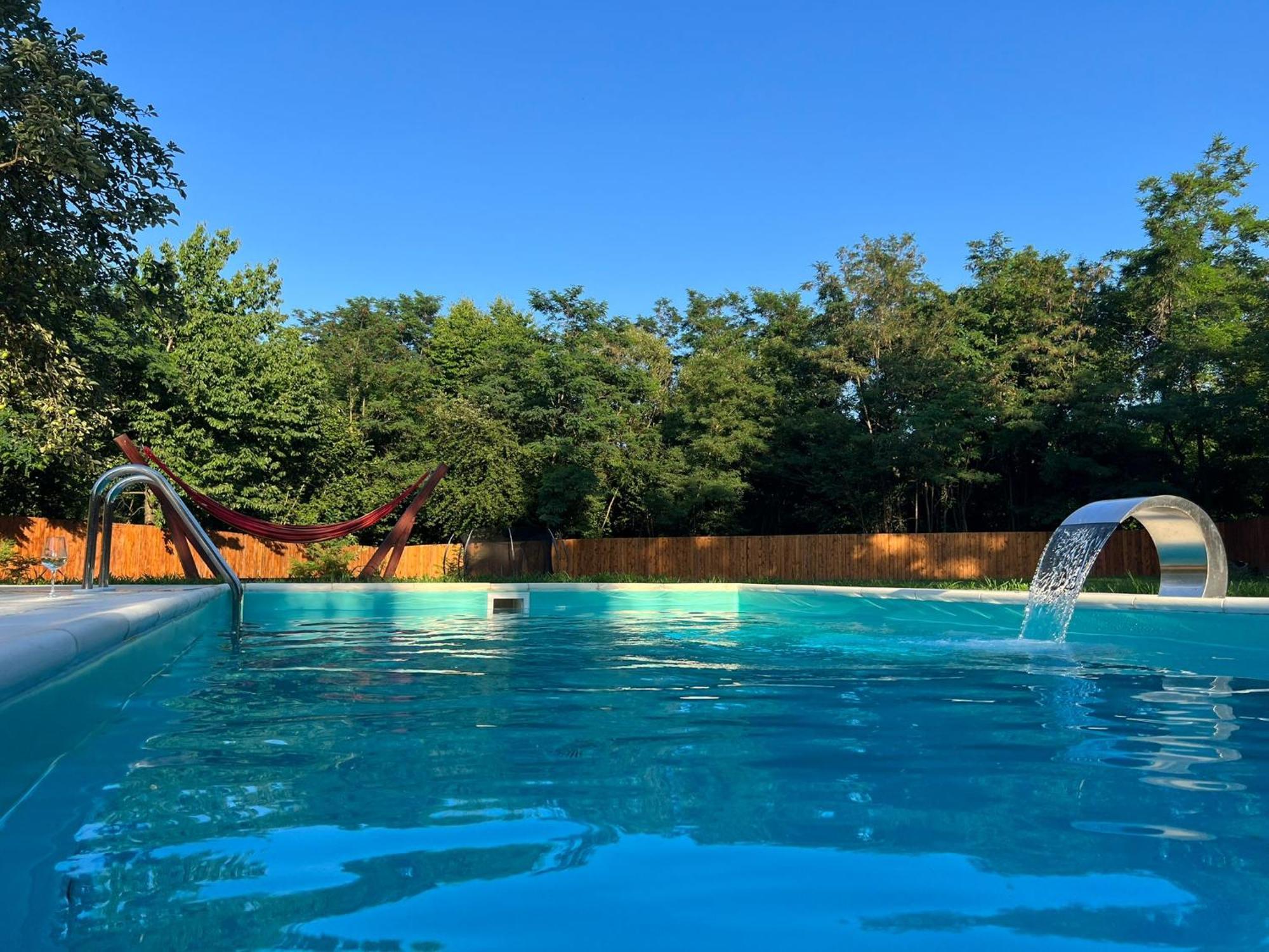 Horace Guesthouse Pool & Hot Tub & Bikes & River Dejani 外观 照片